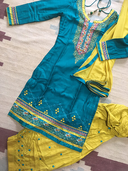 民族衣装のTPO シャルワールカミーズの普段着・盛装｜パキスタン